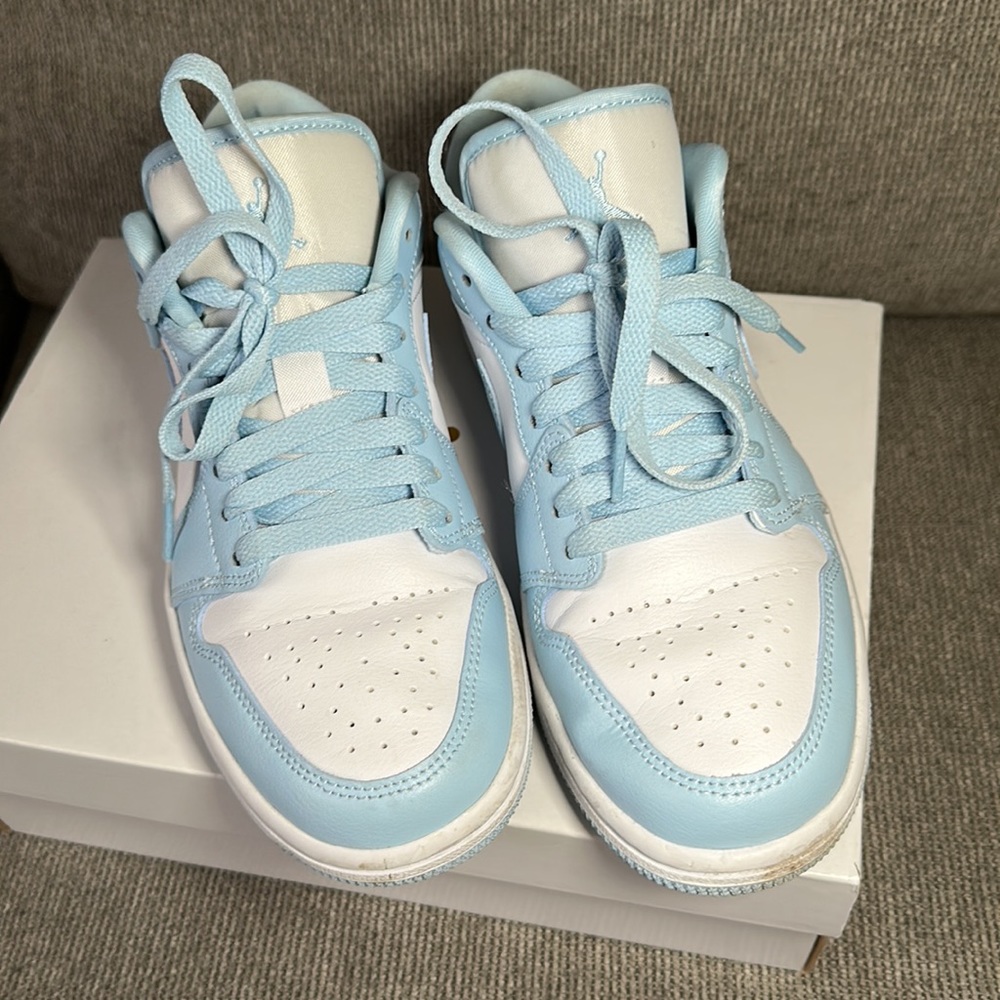 Jordan 1’s - Picture 2 of 4